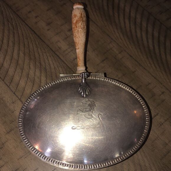 Vintage Sheffield Lion 🦁 Horse 🐴 Silver Plated Silent Butler working condition - Picture 2 of 16